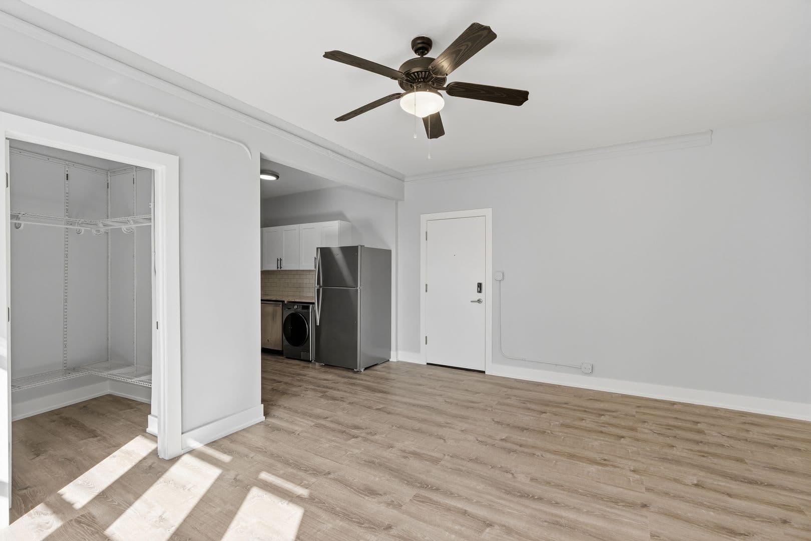 Chicago Apartment: 6807 N Sheridan Road