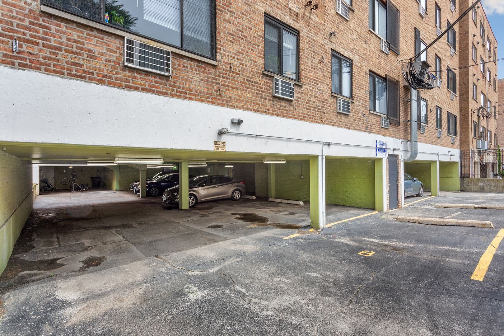 Chicago Apartment: 6134 N Kenmore