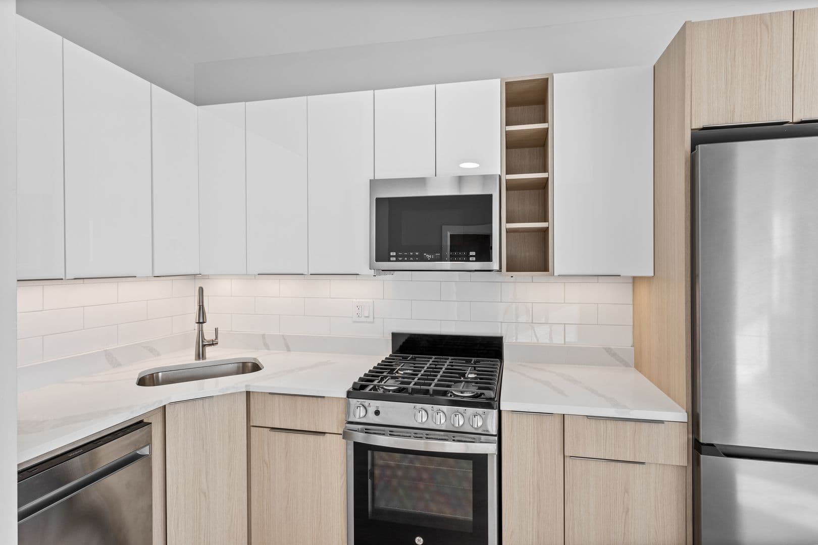 Chicago Apartment: 1625 W Howard