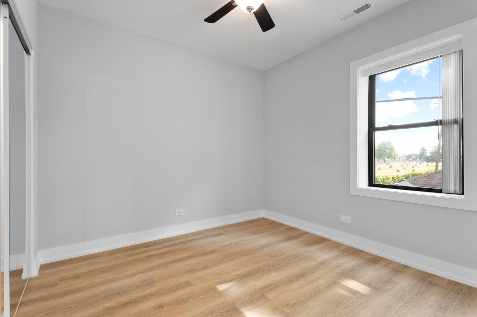 Chicago Apartment: 1548-1558.5 W Juneway