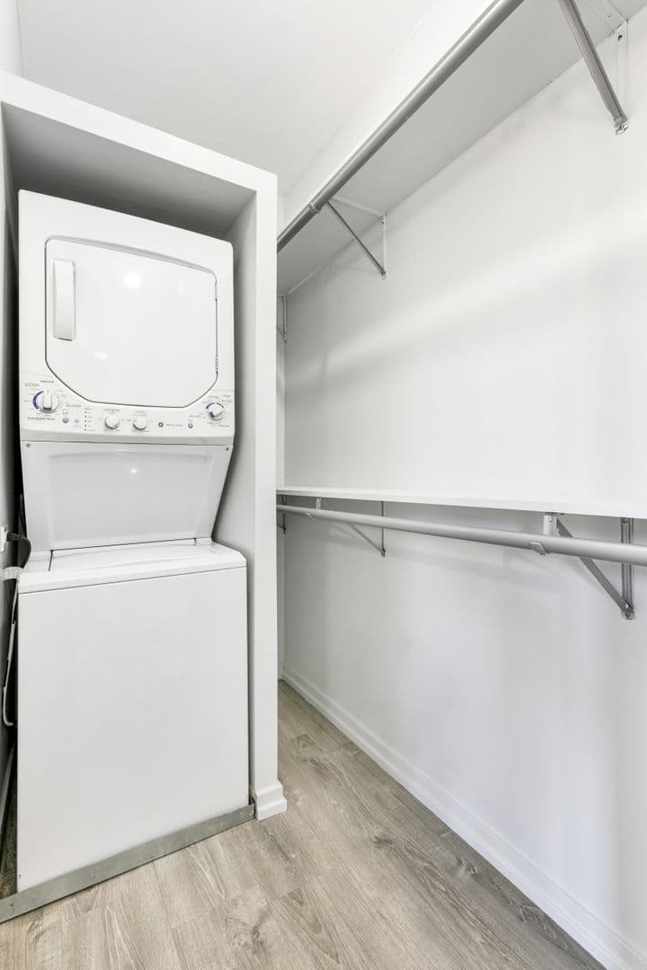 Chicago Apartment: 4875 N Magnolia Ave