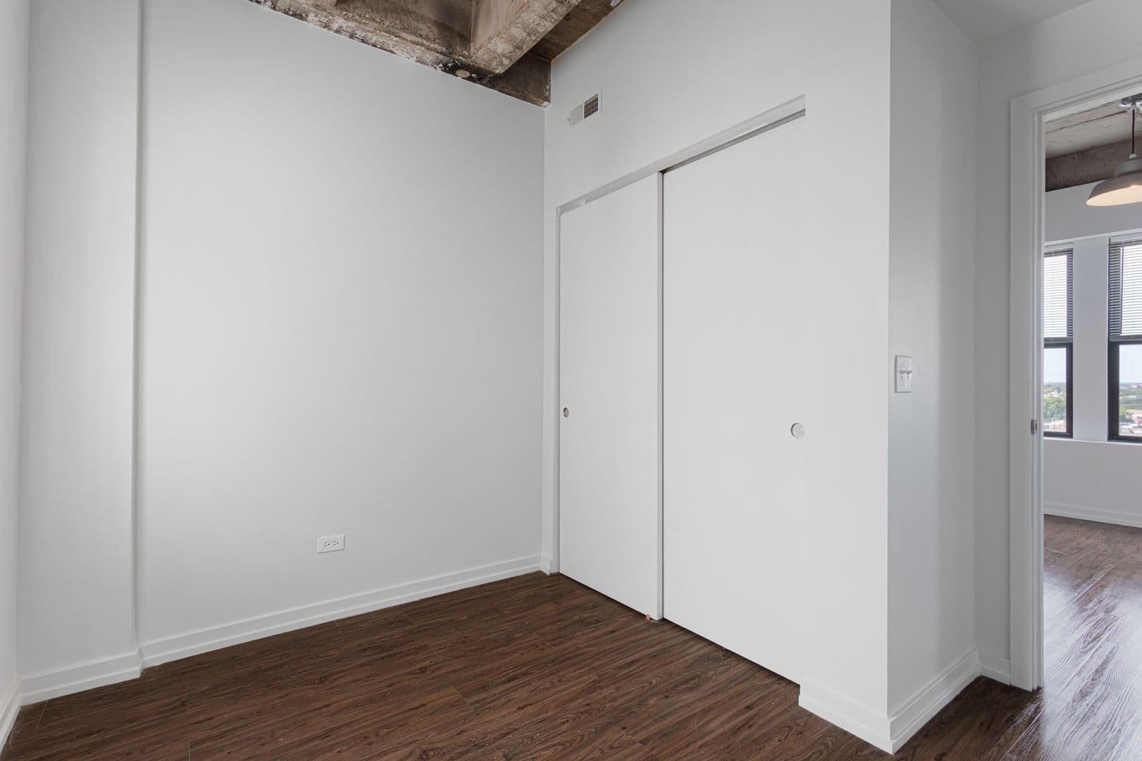 Chicago Apartment: 1325 W Wilson Avenue