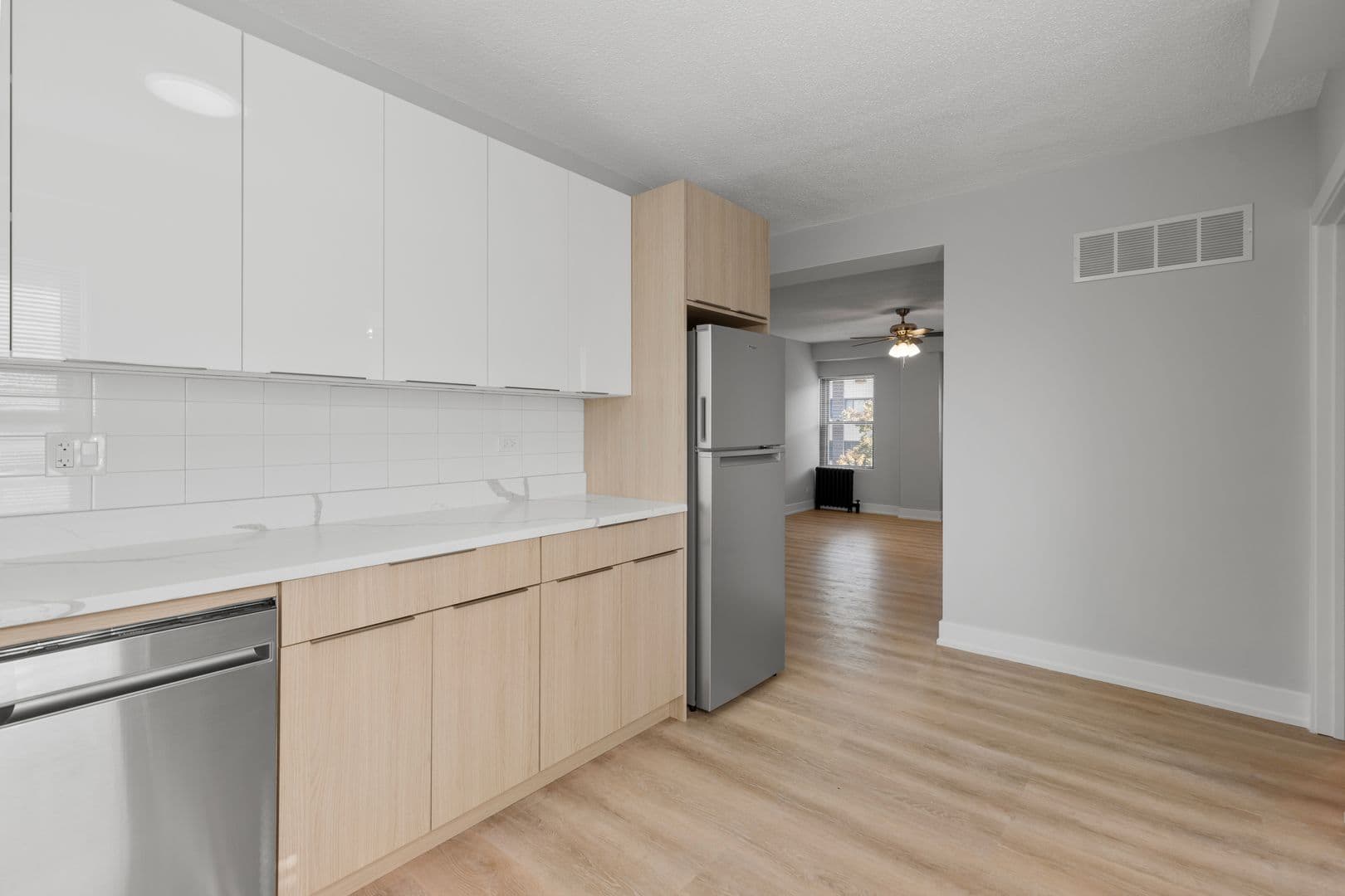 Chicago Apartment: 6026 N Winthrop
