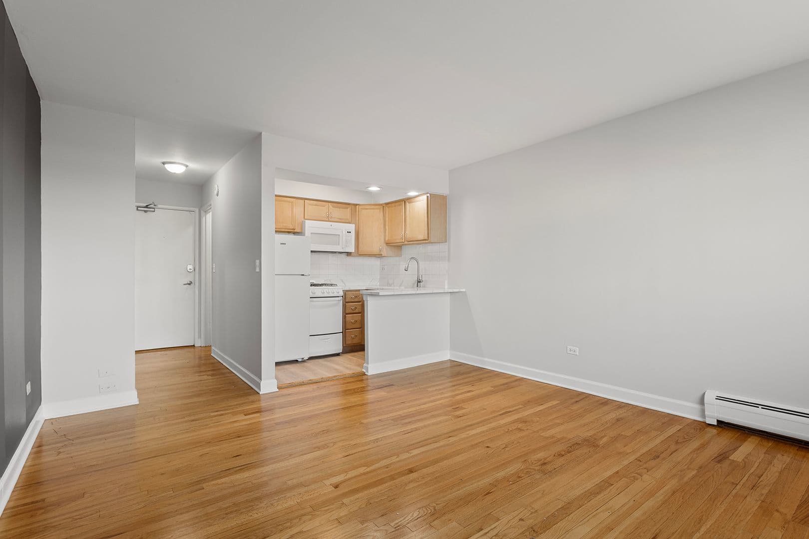 Chicago Apartment: 6758 N. Sheridan Rd.