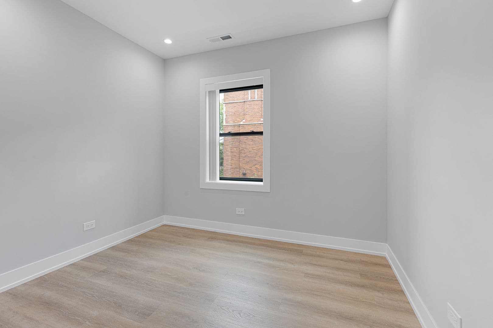Chicago Apartment: 1548-1558.5 W Juneway