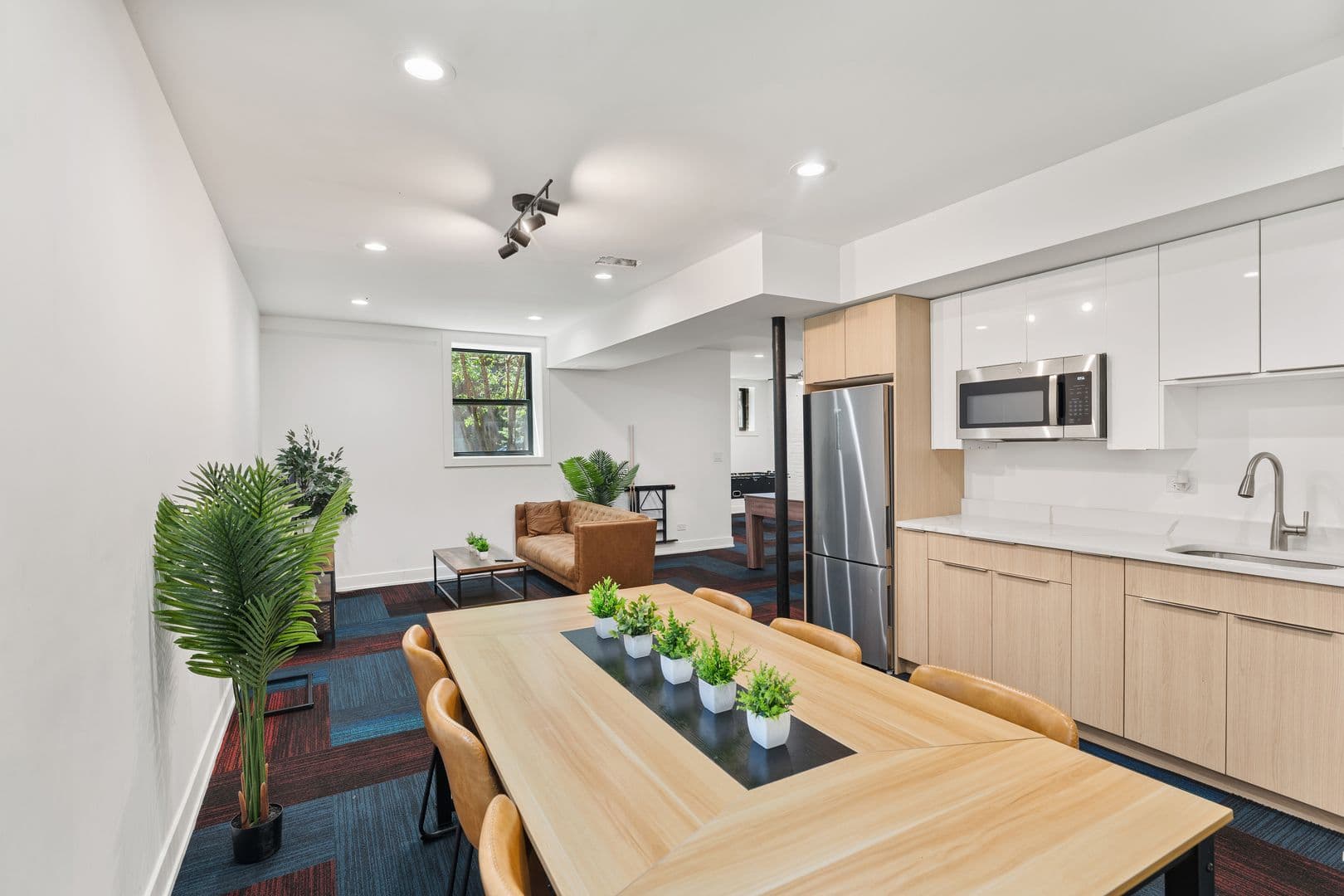 Chicago Apartment: 1548-1558.5 W Juneway