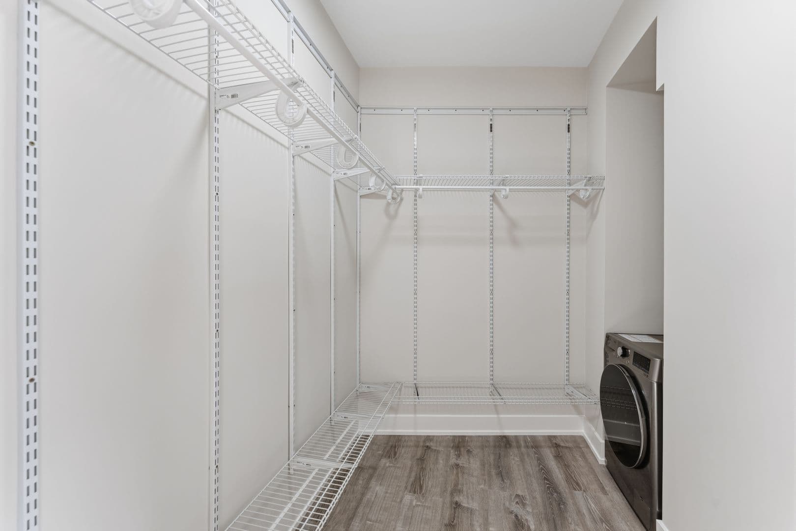 Chicago Apartment: 6807 N Sheridan Road