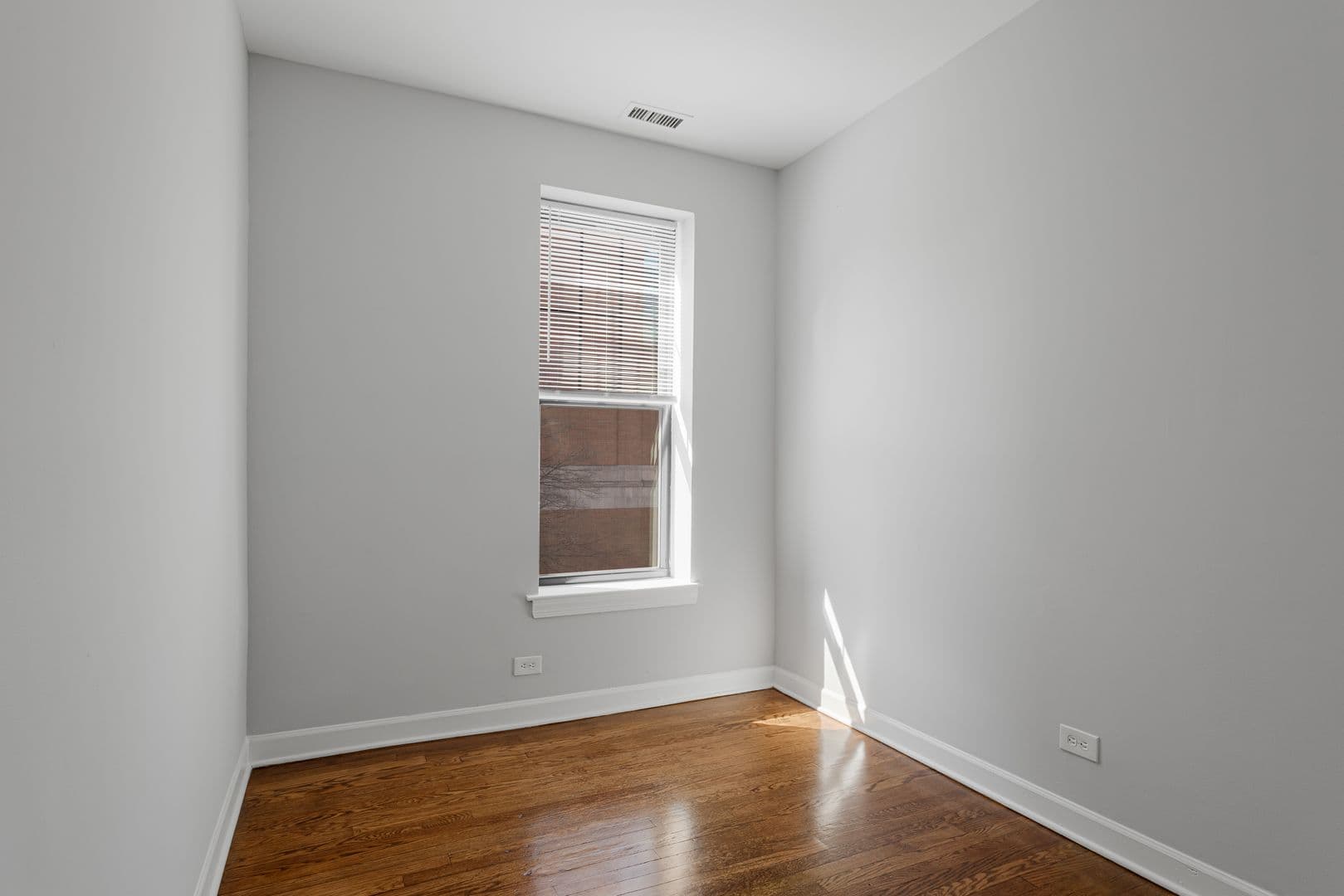 Chicago Apartment: 7700-7706 N Marshfield Ave; 1638-1642 W Jonquil Ter