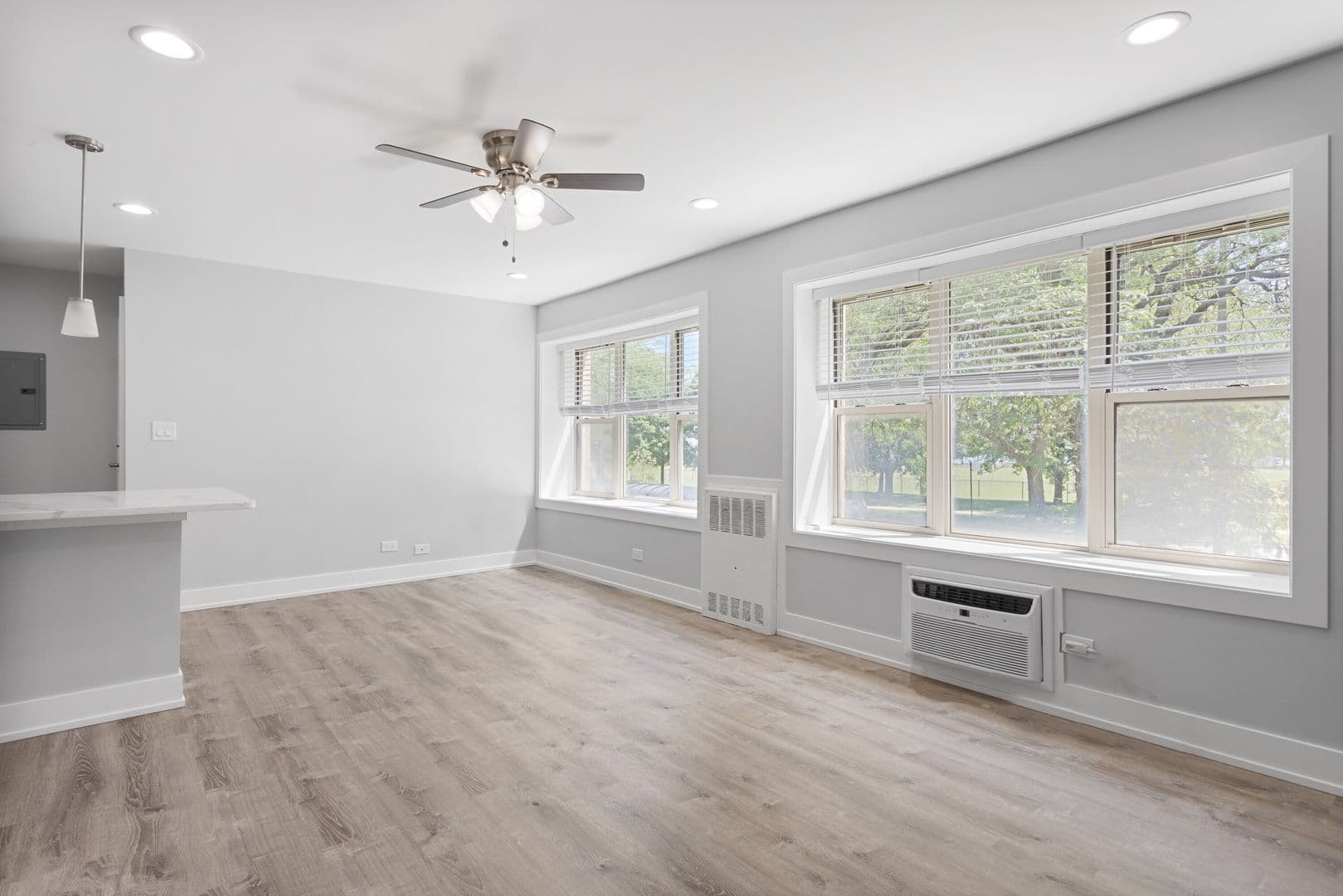 Chicago Apartment: 7070 N Sheridan Rd