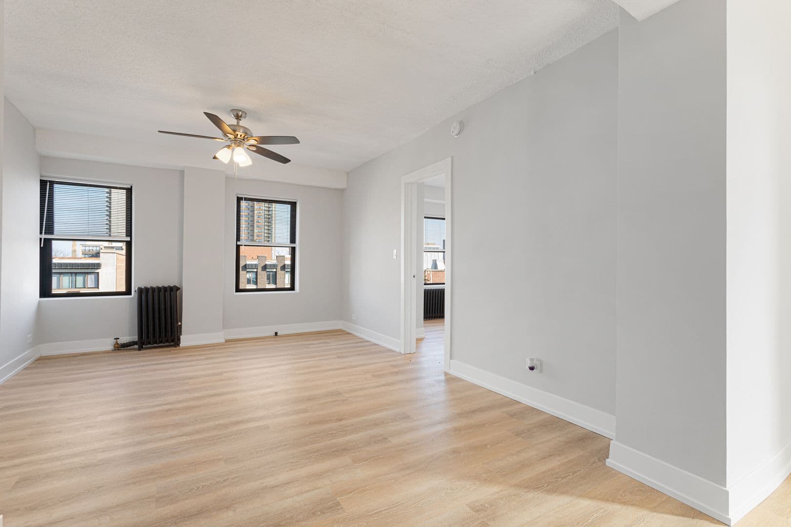 Chicago Apartment: 6026 N Winthrop