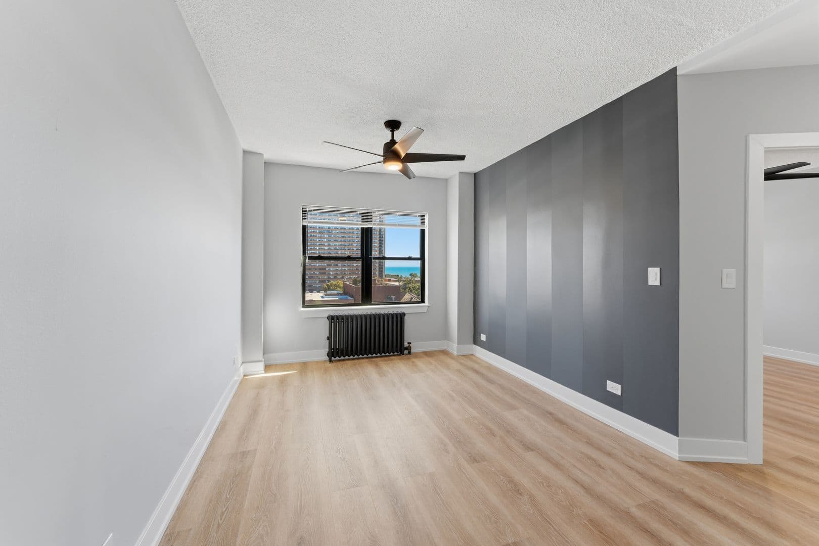 Chicago Apartment: 6026 N Winthrop