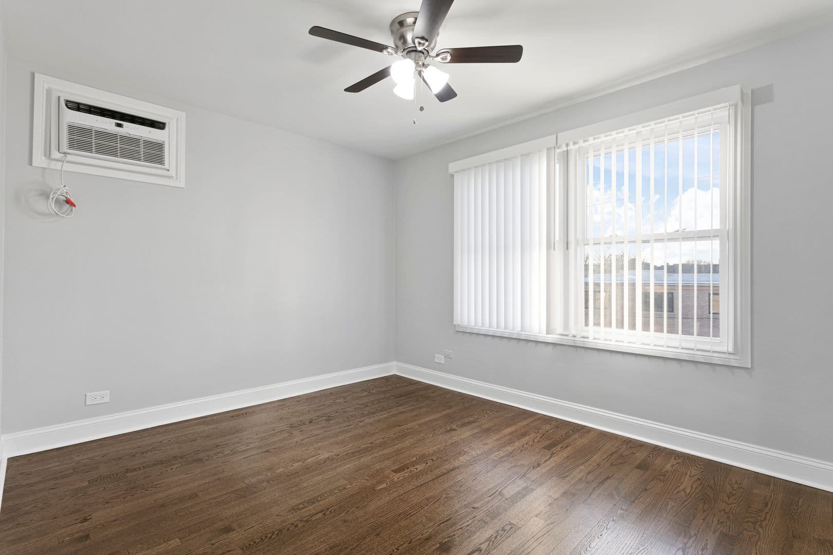 Chicago Apartment: 7630 - 38 N Eastlake Ter