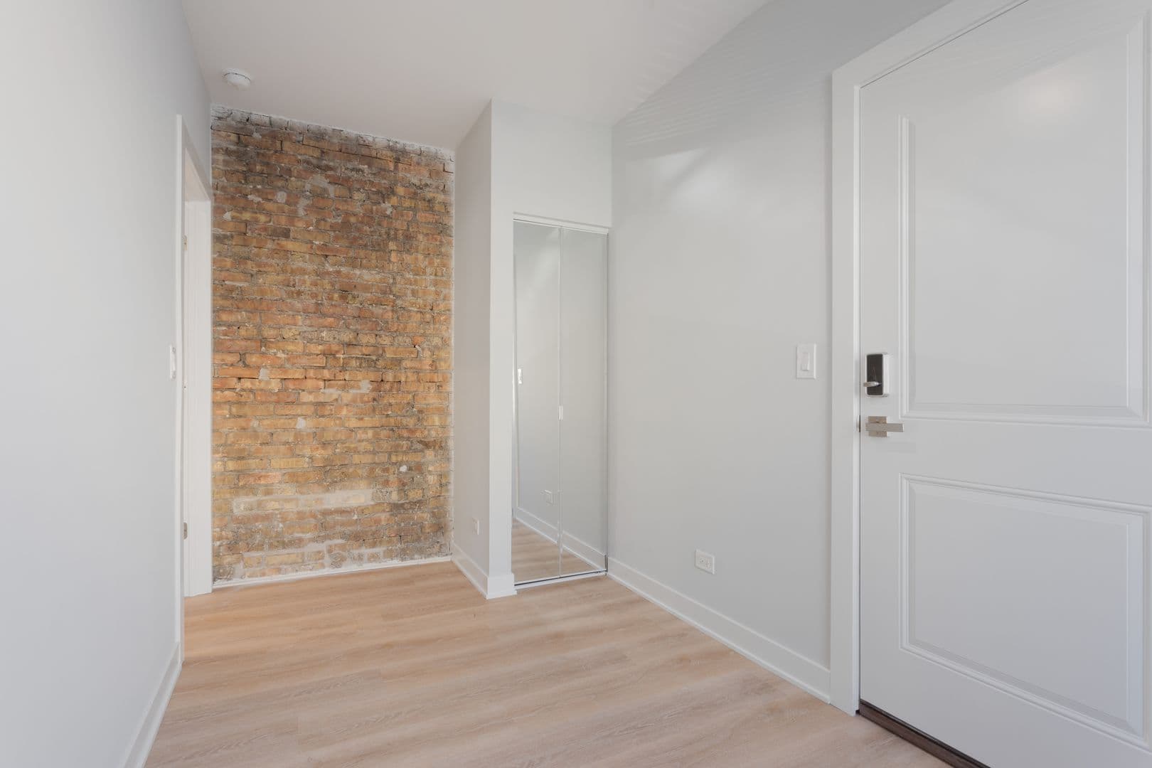 Chicago Apartment: 7381-89 N. Damen Ave