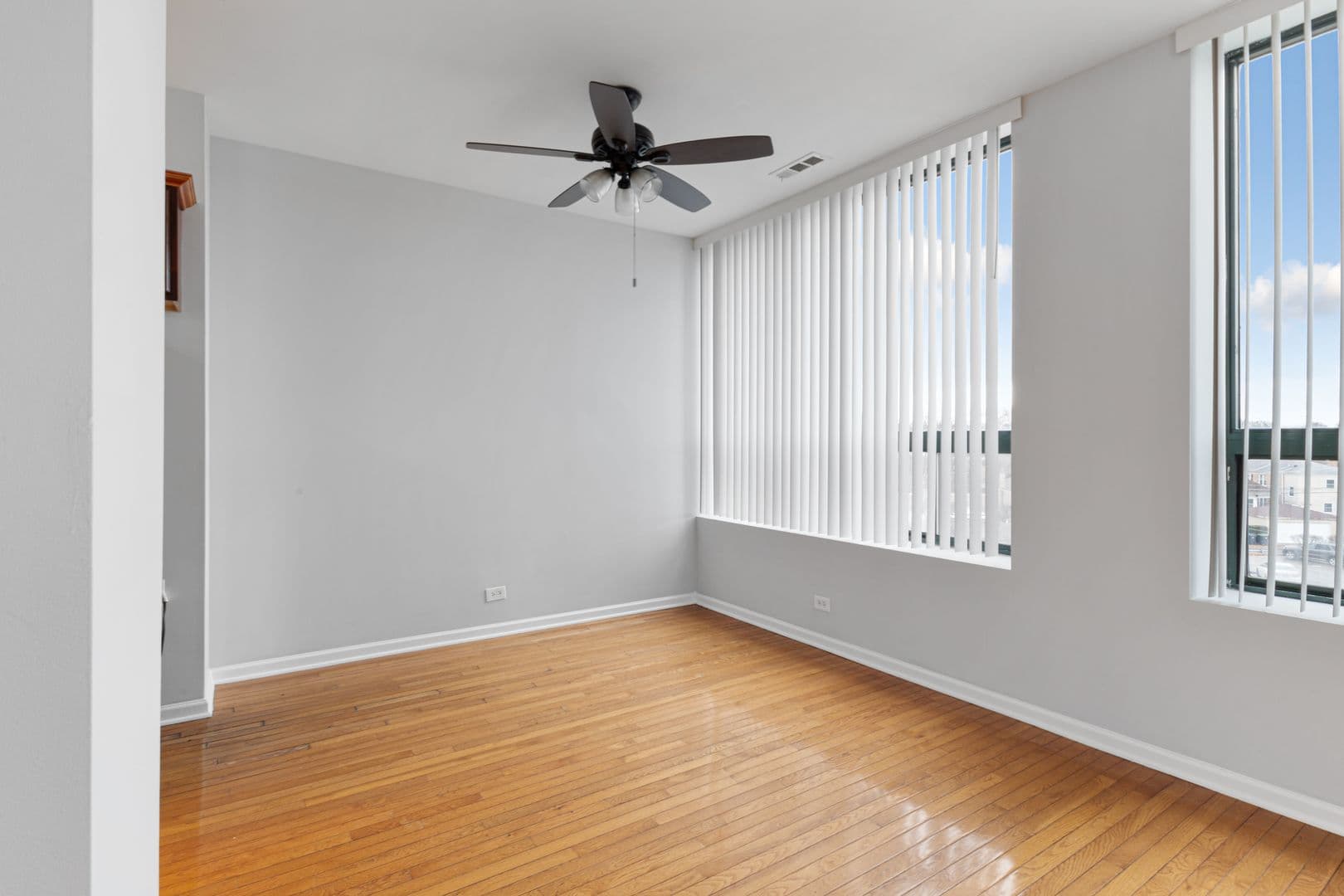 Chicago Apartment: 2451 W Howard Street