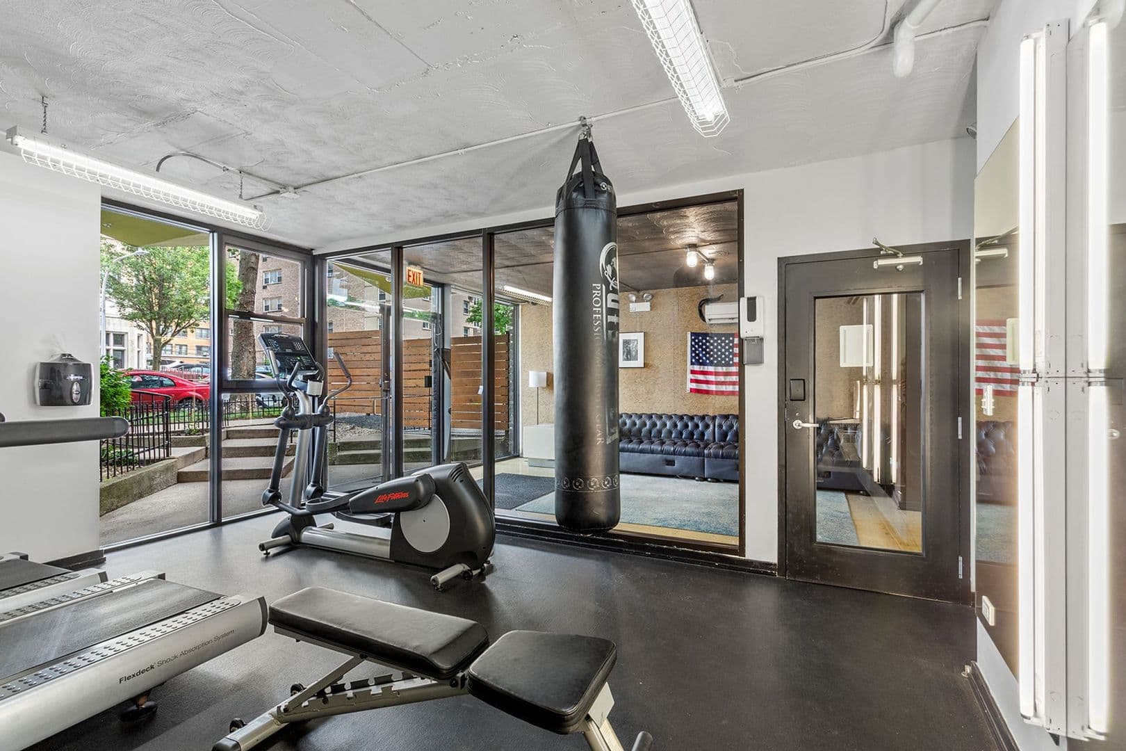 Chicago Apartment: 6134 N Kenmore