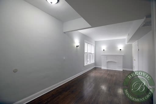 Chicago Apartment: 6100-6118 N Winthrop Ave