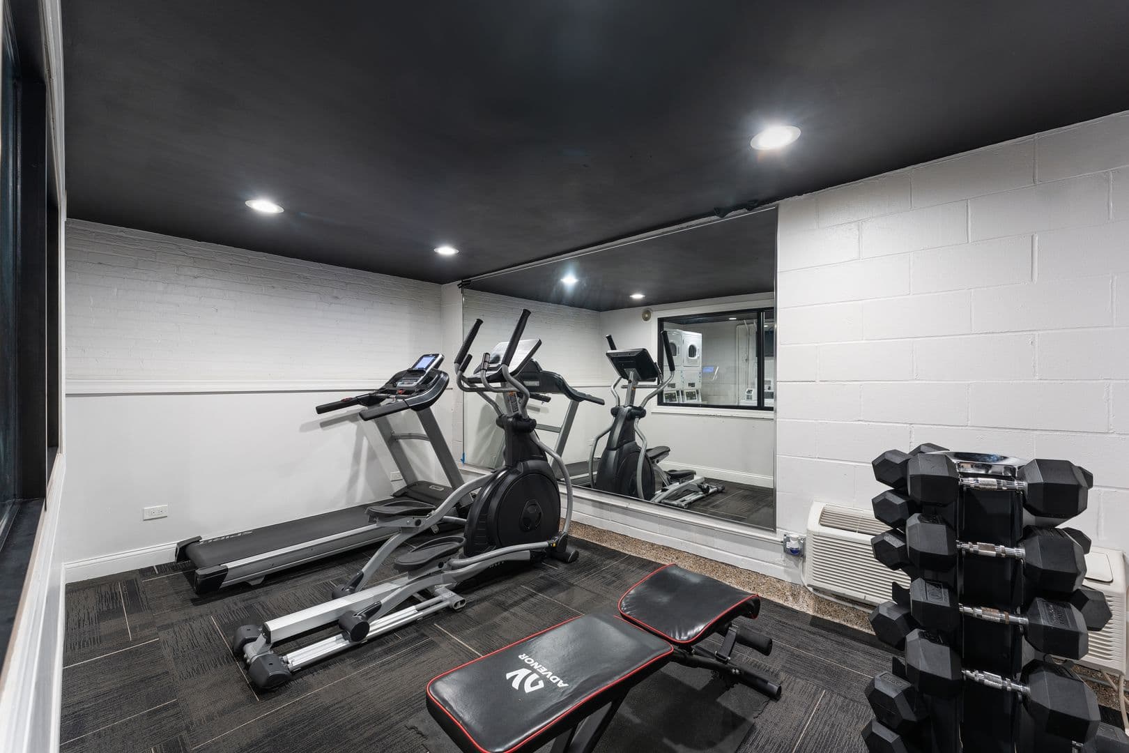 Chicago Apartment: 6758 N. Sheridan Rd.