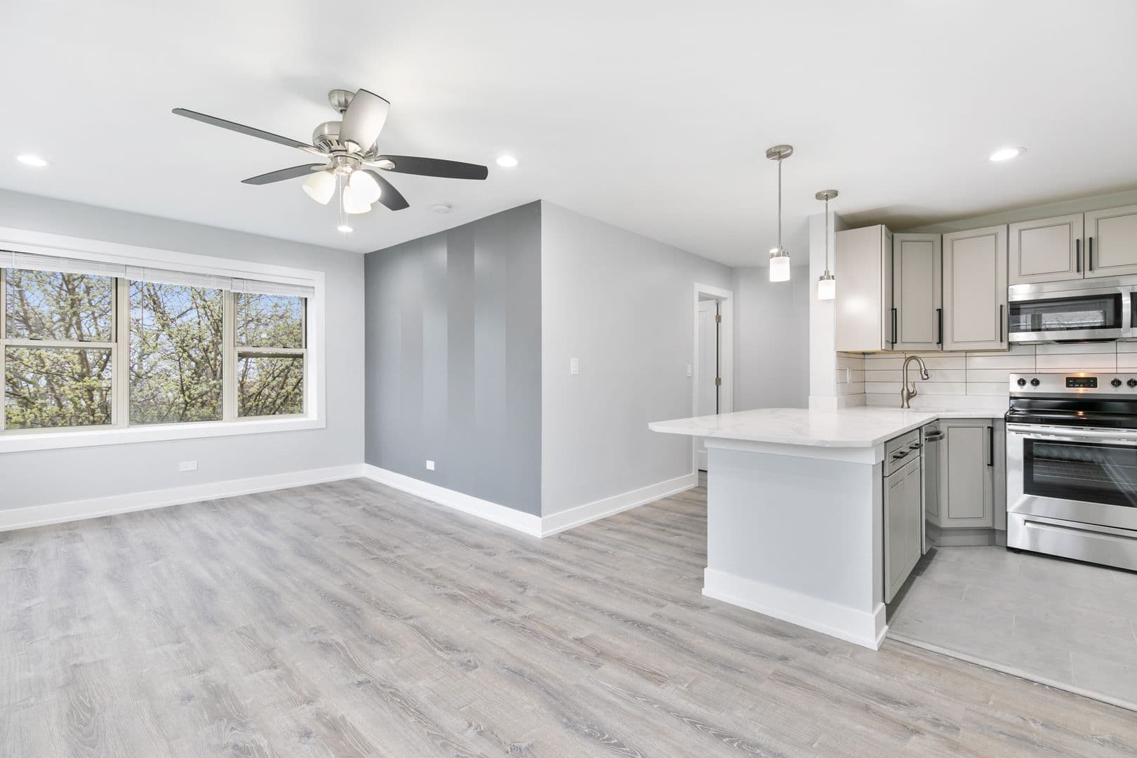 Chicago Apartment: 7070 N Sheridan Rd
