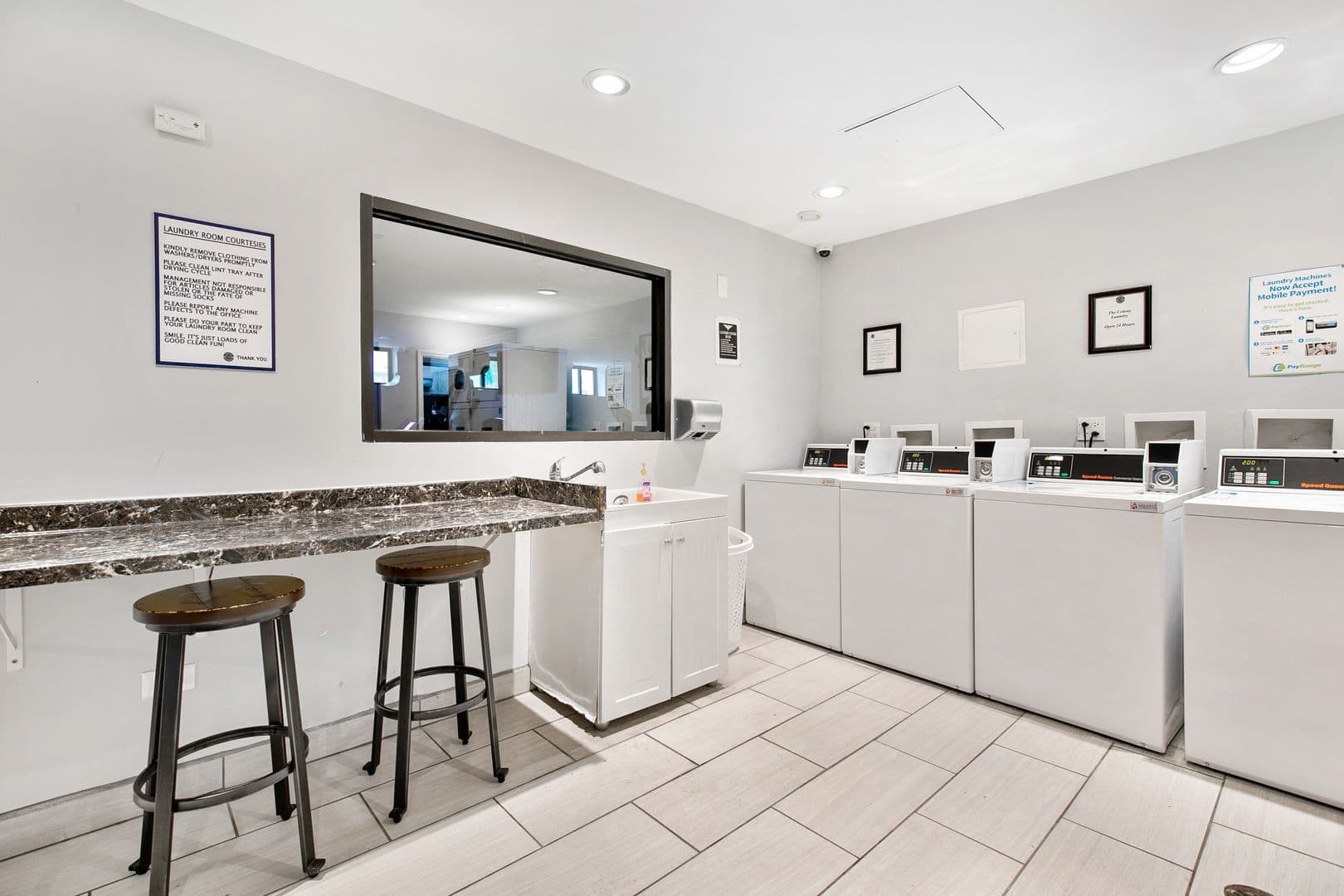 Chicago Apartment: 6001 N Kenmore Avenue