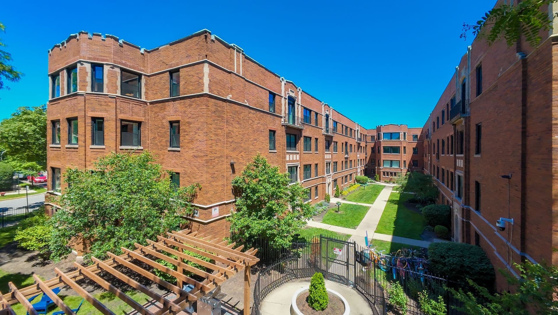 Chicago Apartment: 1548-1558.5 W Juneway