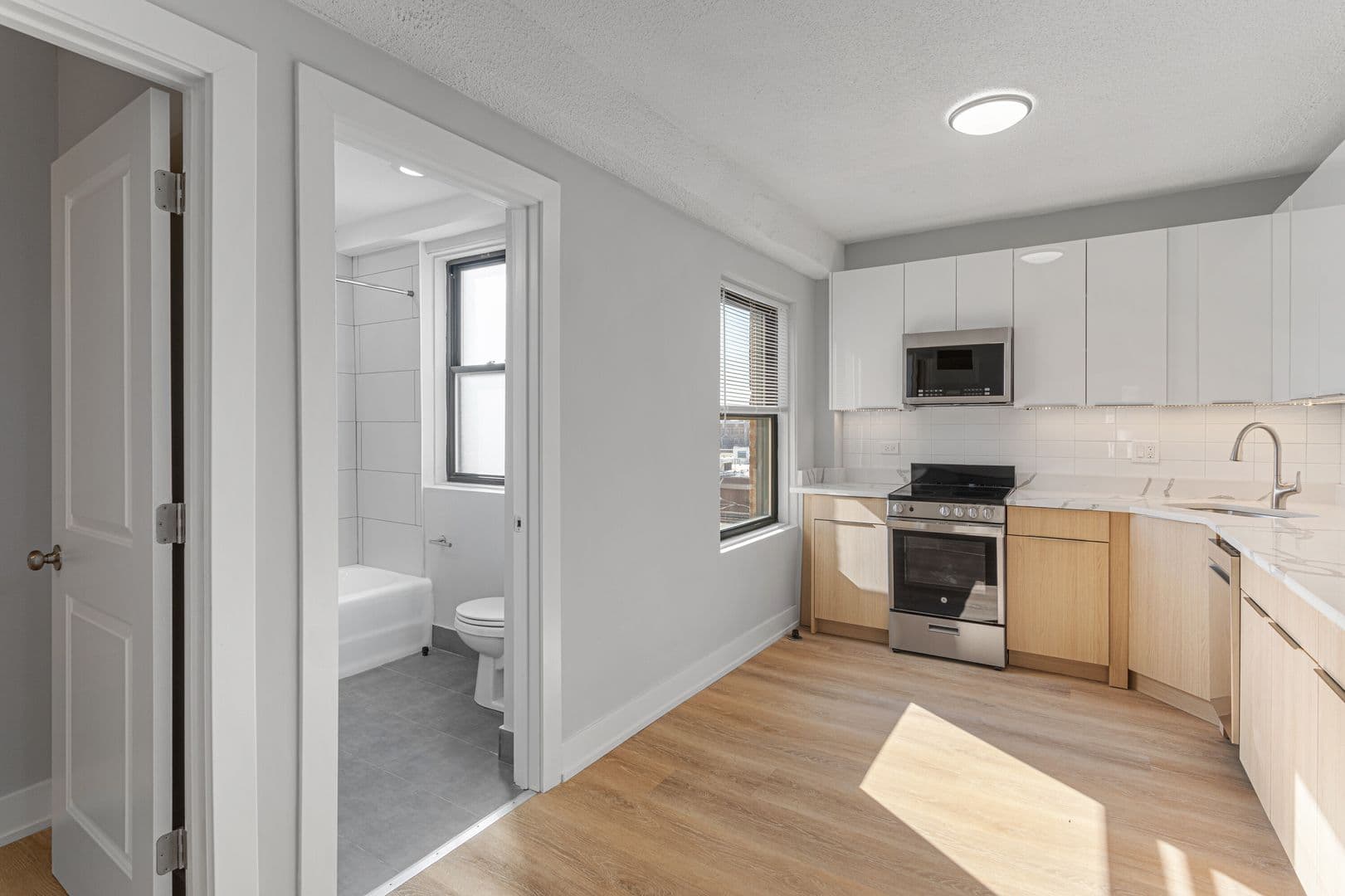 Chicago Apartment: 6026 N Winthrop