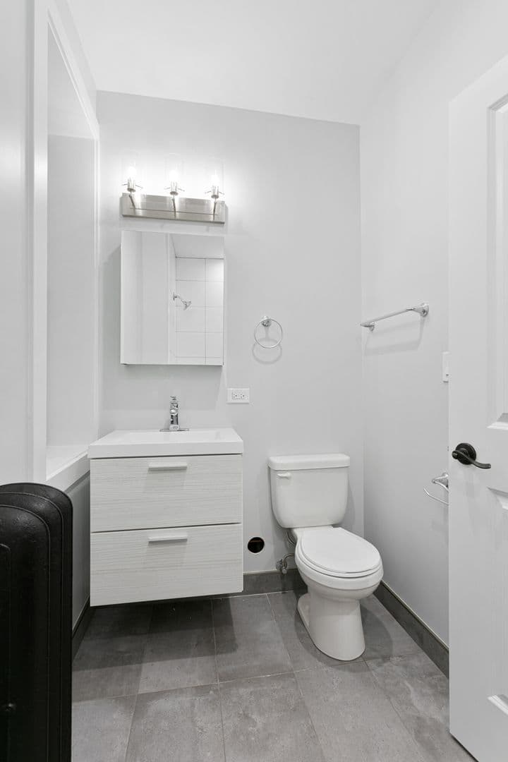 Chicago Apartment: 7736-42 N Eastlake Terrace