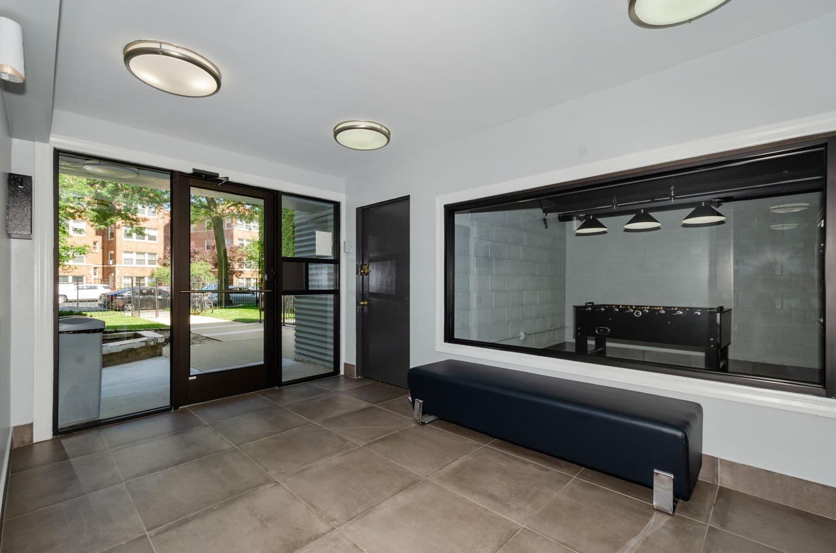 Chicago Apartment: 7710 N Sheridan Rd