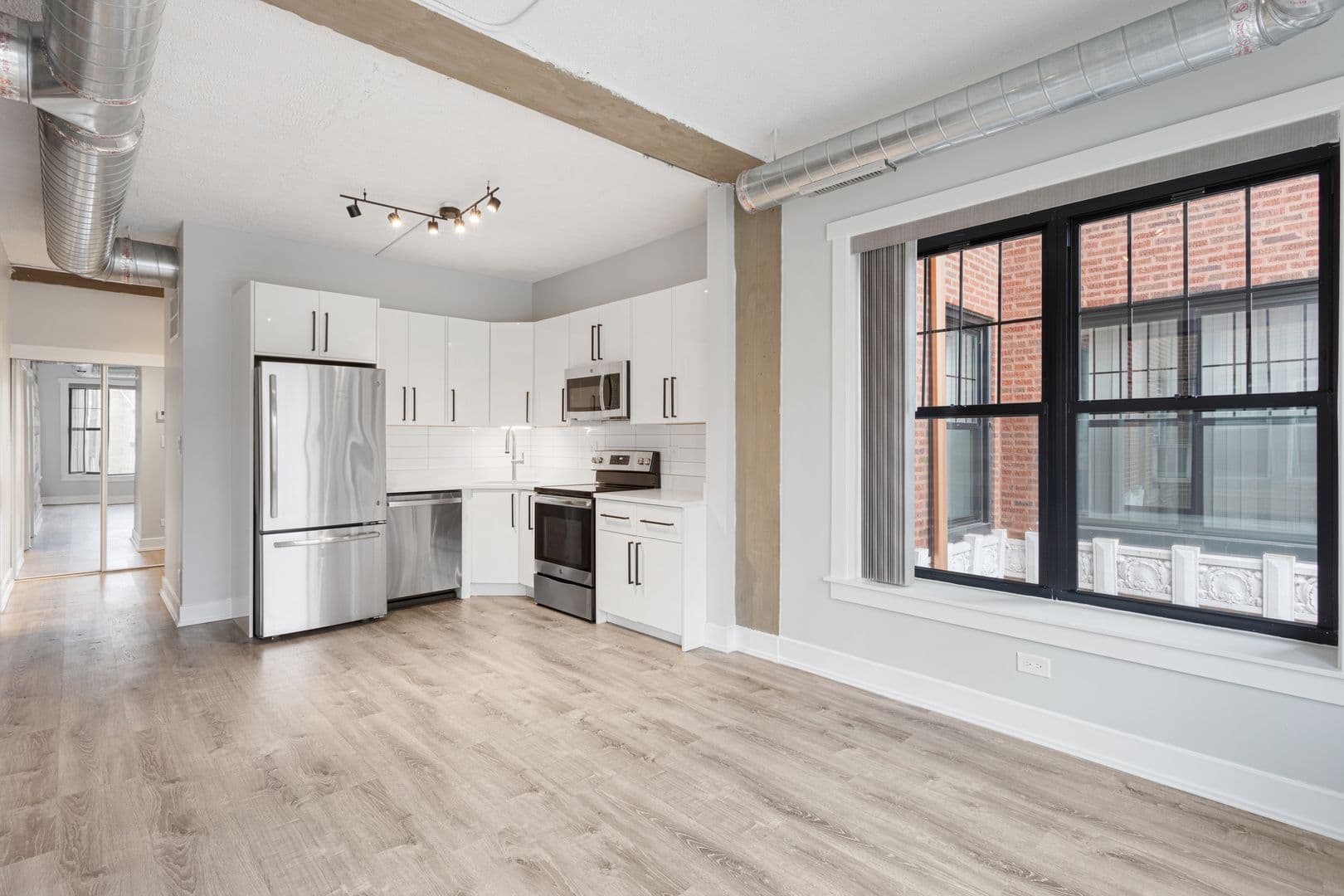 Chicago Apartment: 7645 N Sheridan Rd