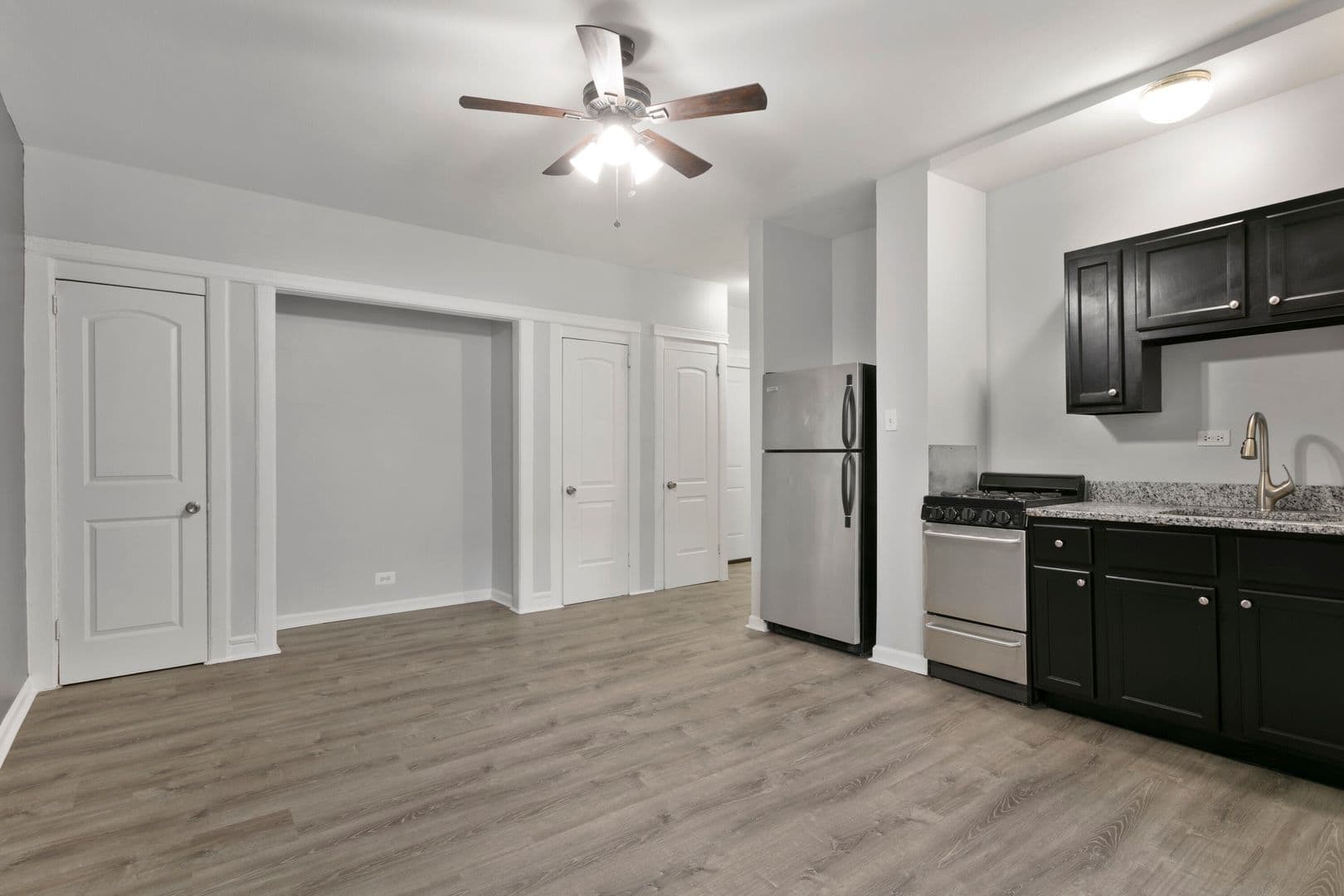 Chicago Apartment: 4555 N Malden St