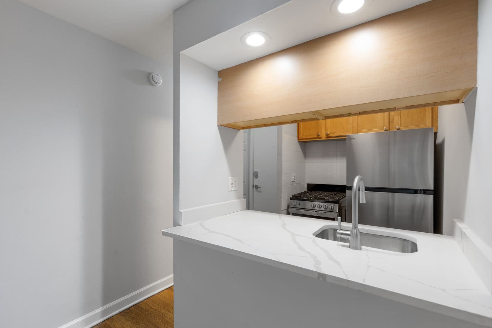 Chicago Apartment: 6758 N. Sheridan Rd.