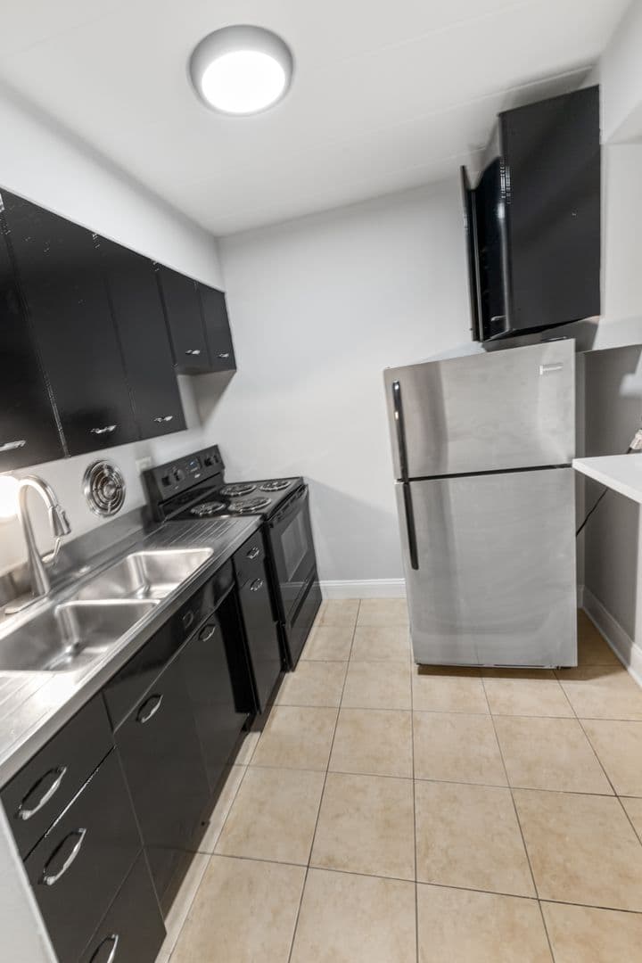 Chicago Apartment: 6012 N. Kenmore