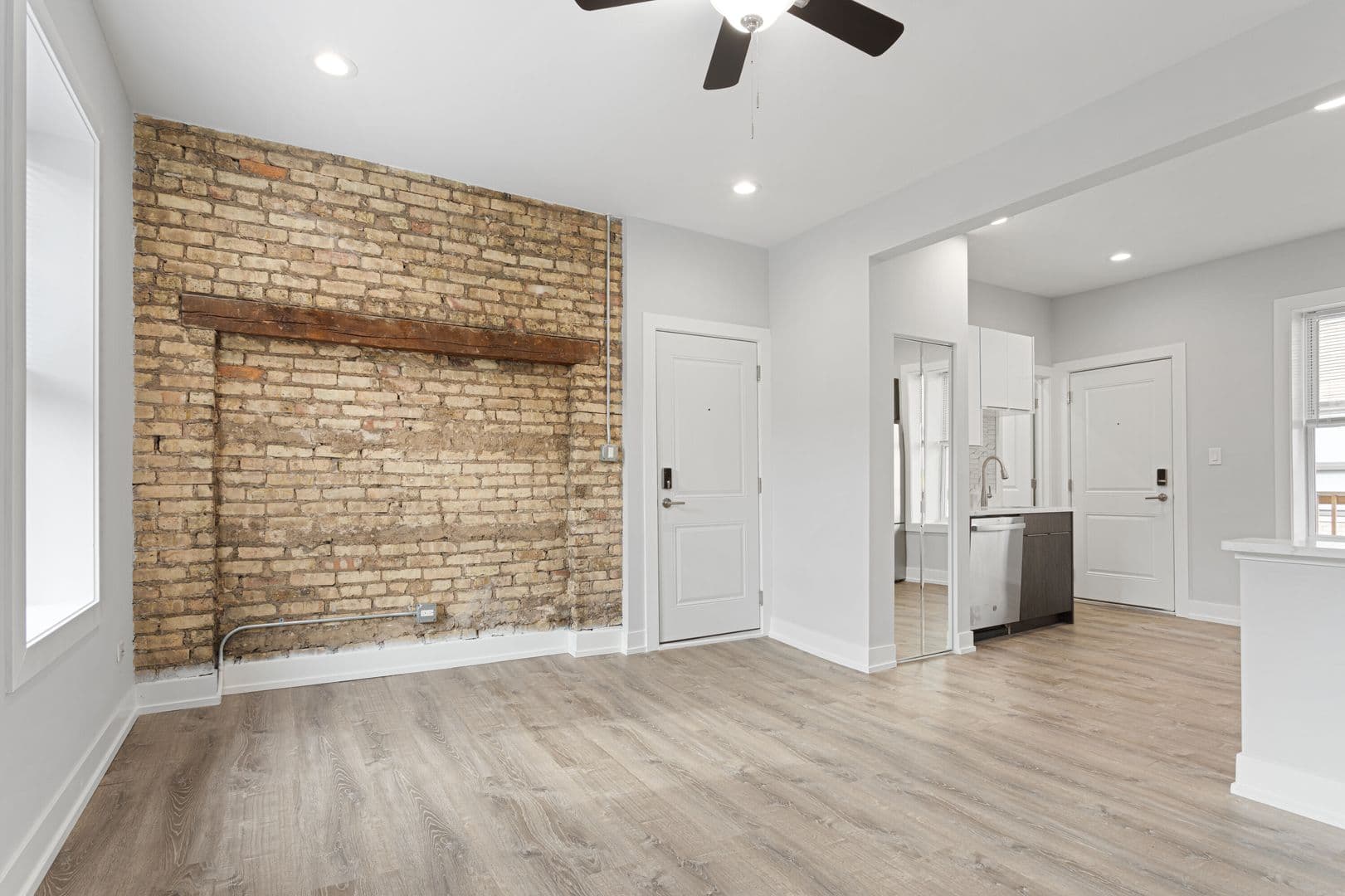 Chicago Apartment: 7417-27 N Clark