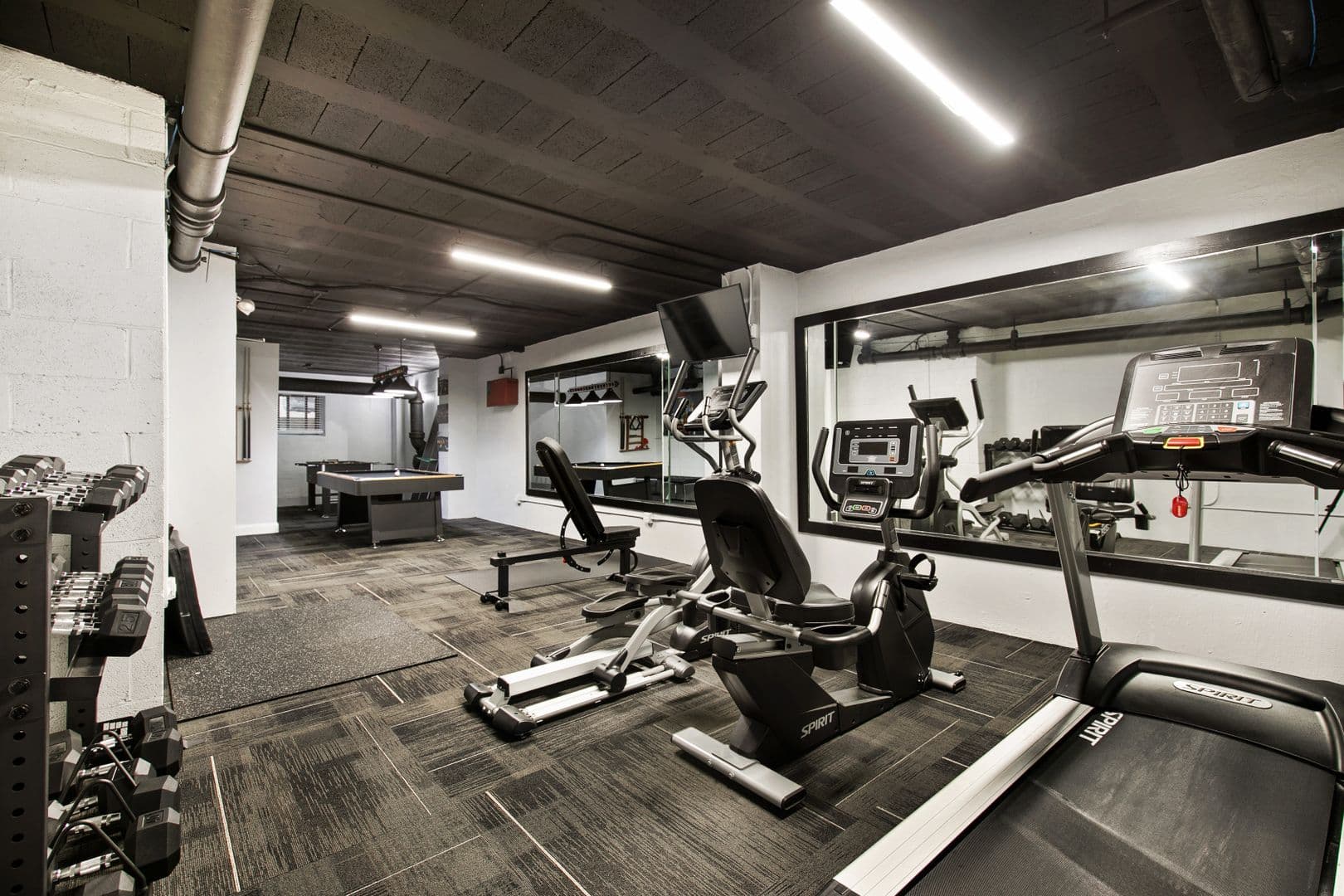 Chicago Apartment: 5858 N Sheridan Rd