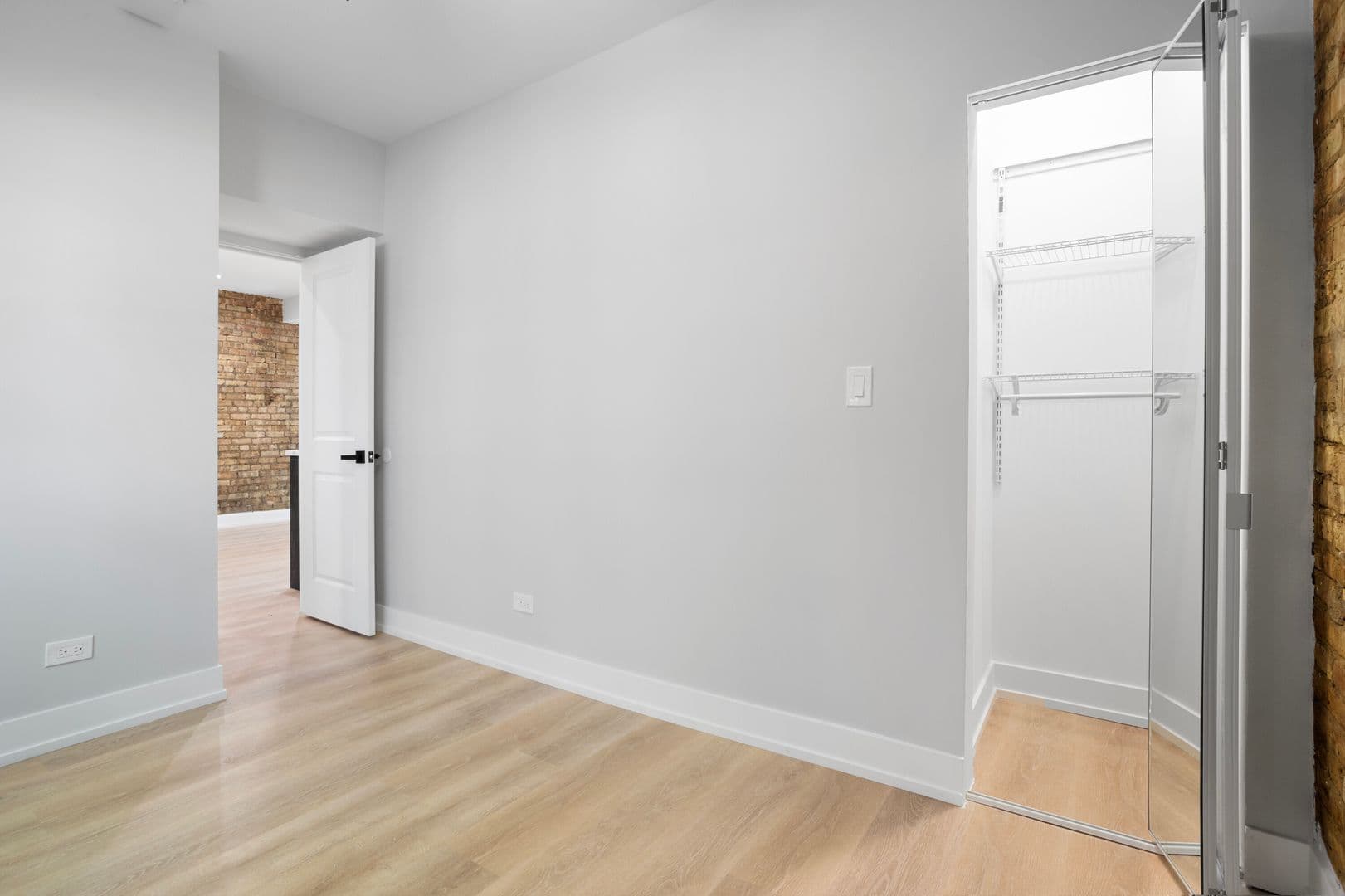 Chicago Apartment: 1548-1558.5 W Juneway