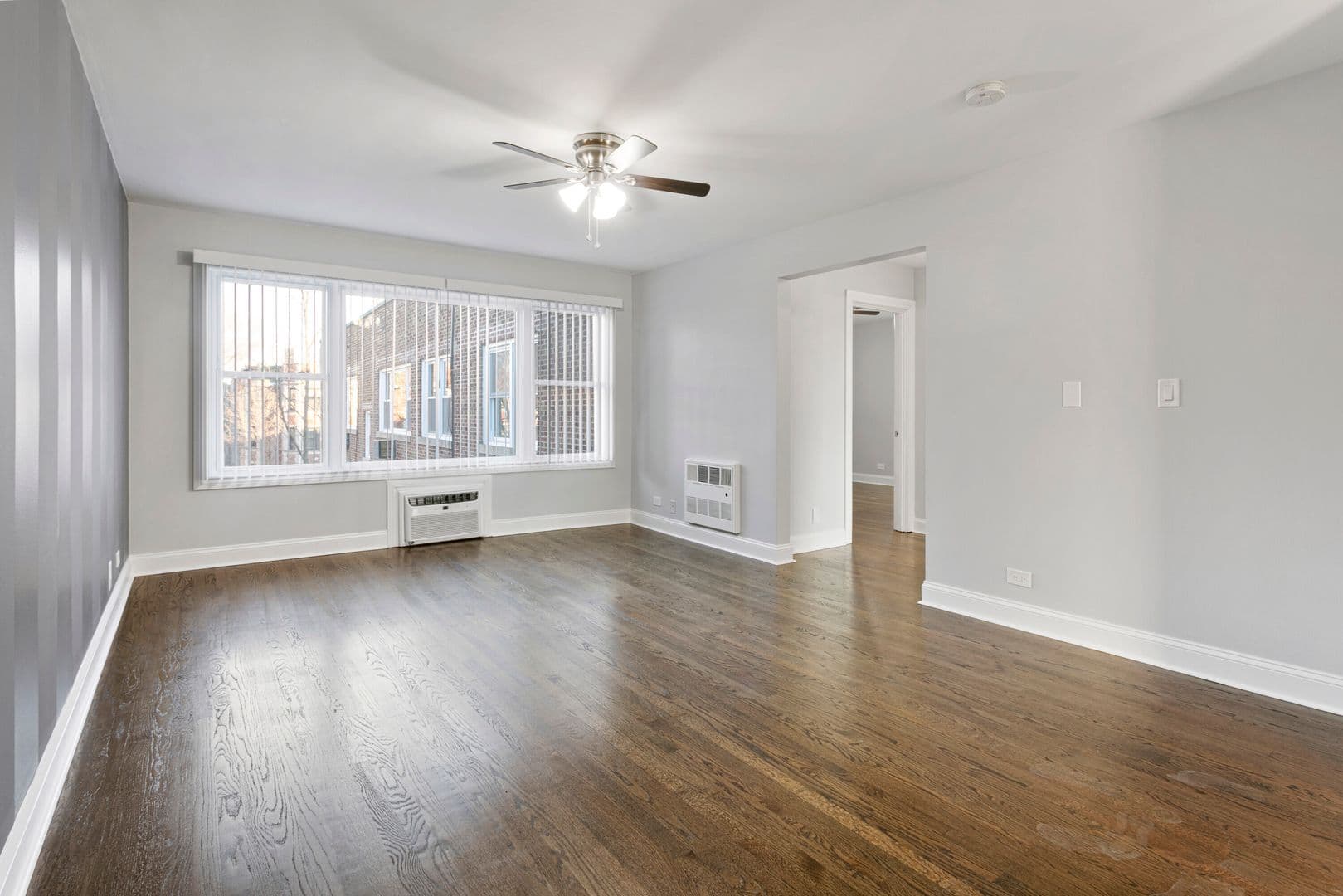 Chicago Apartment: 7630 - 38 N Eastlake Ter