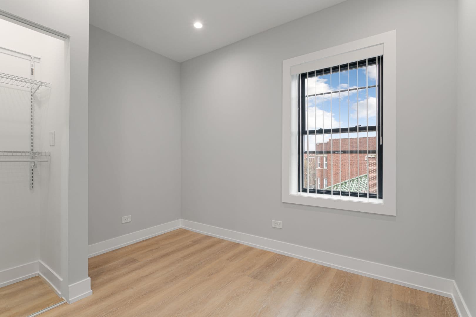 Chicago Apartment: 1548-1558.5 W Juneway