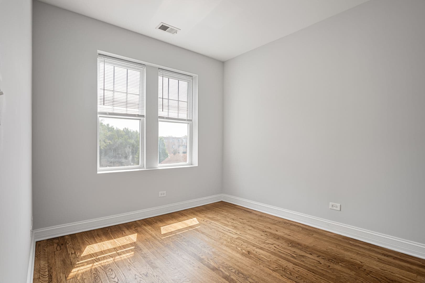 Chicago Apartment: 7320-30 N Damen Ave