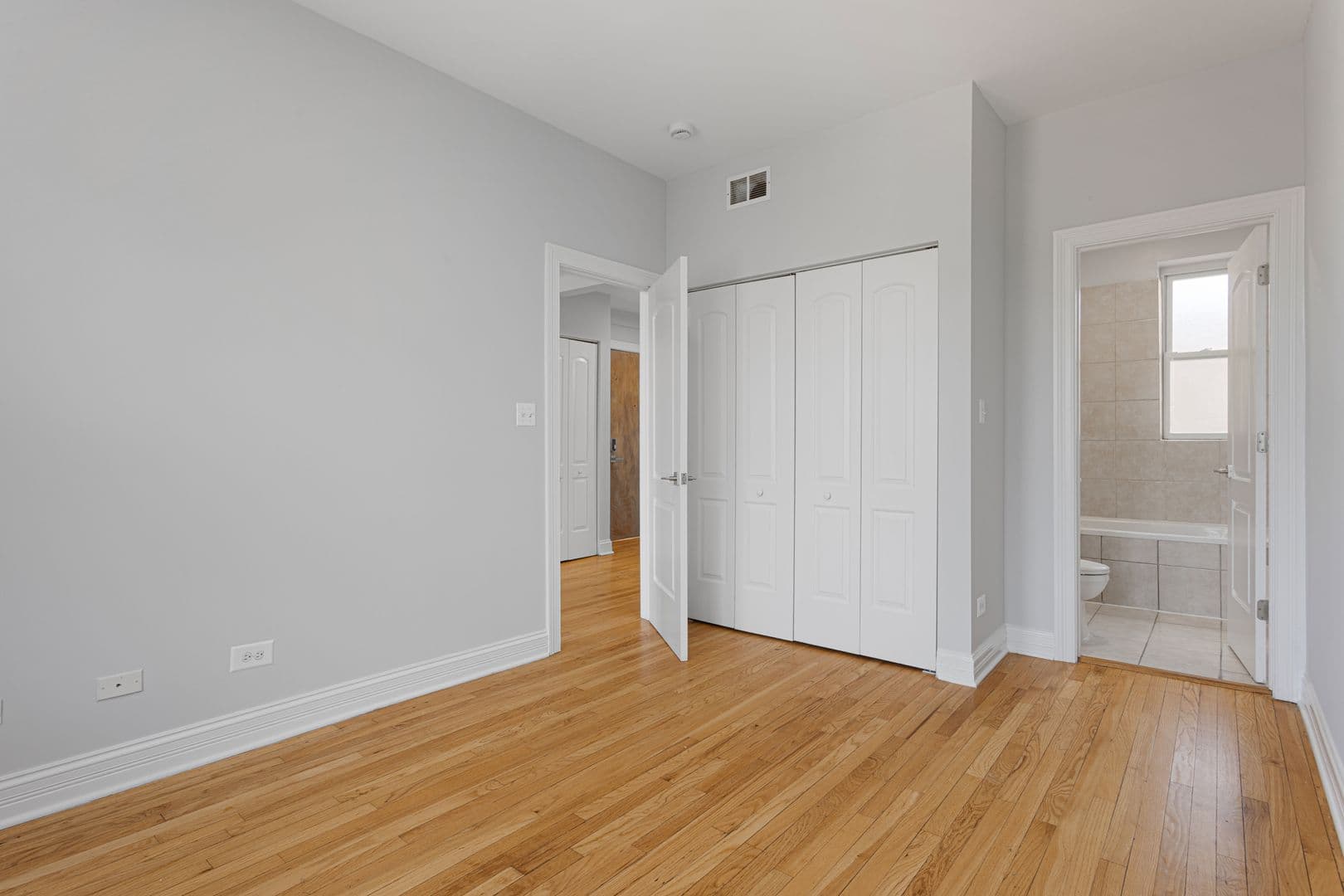 Chicago Apartment: 7320-30 N Damen Ave