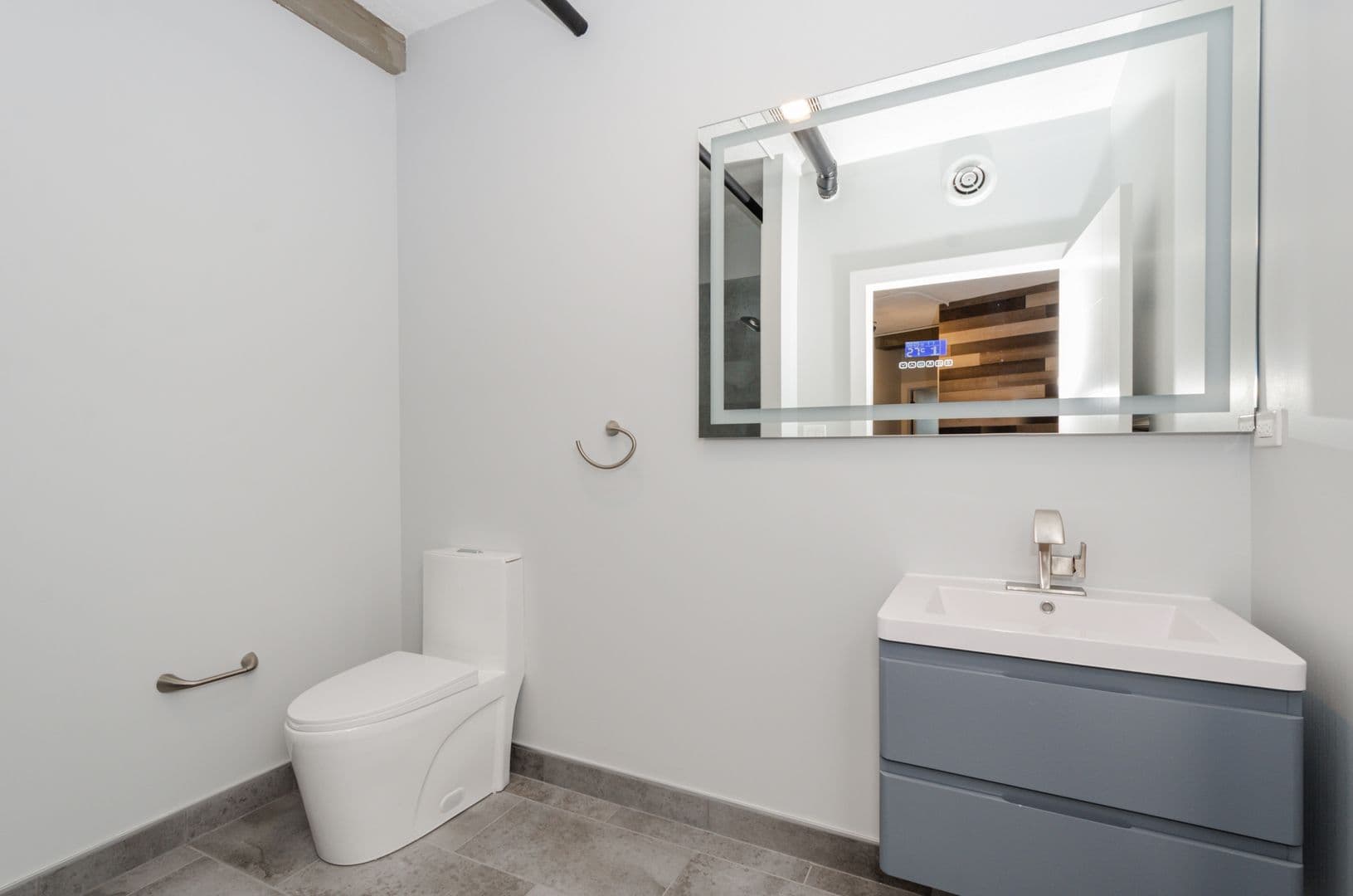 Chicago Apartment: 7645 N Sheridan Rd