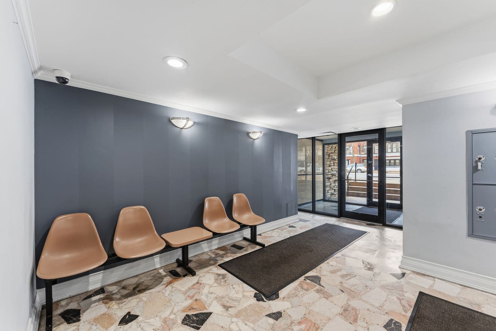 Chicago Apartment: 6758 N. Sheridan Rd.