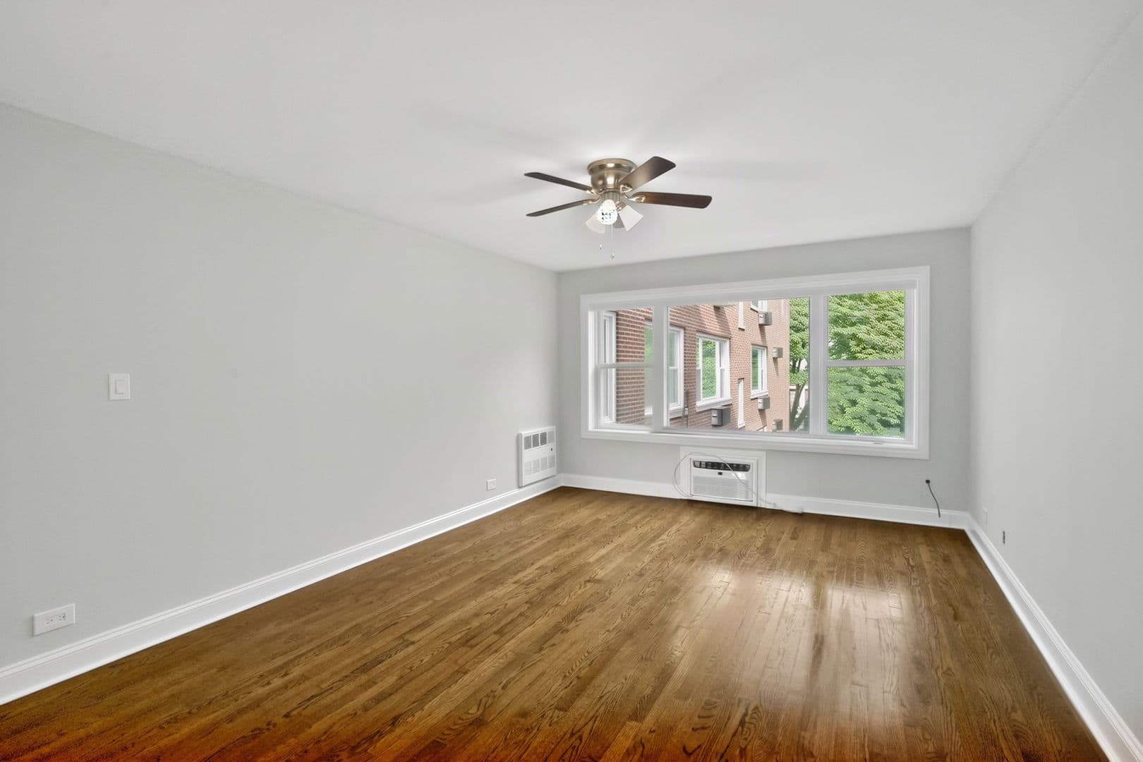 Chicago Apartment: 7630 - 38 N Eastlake Ter