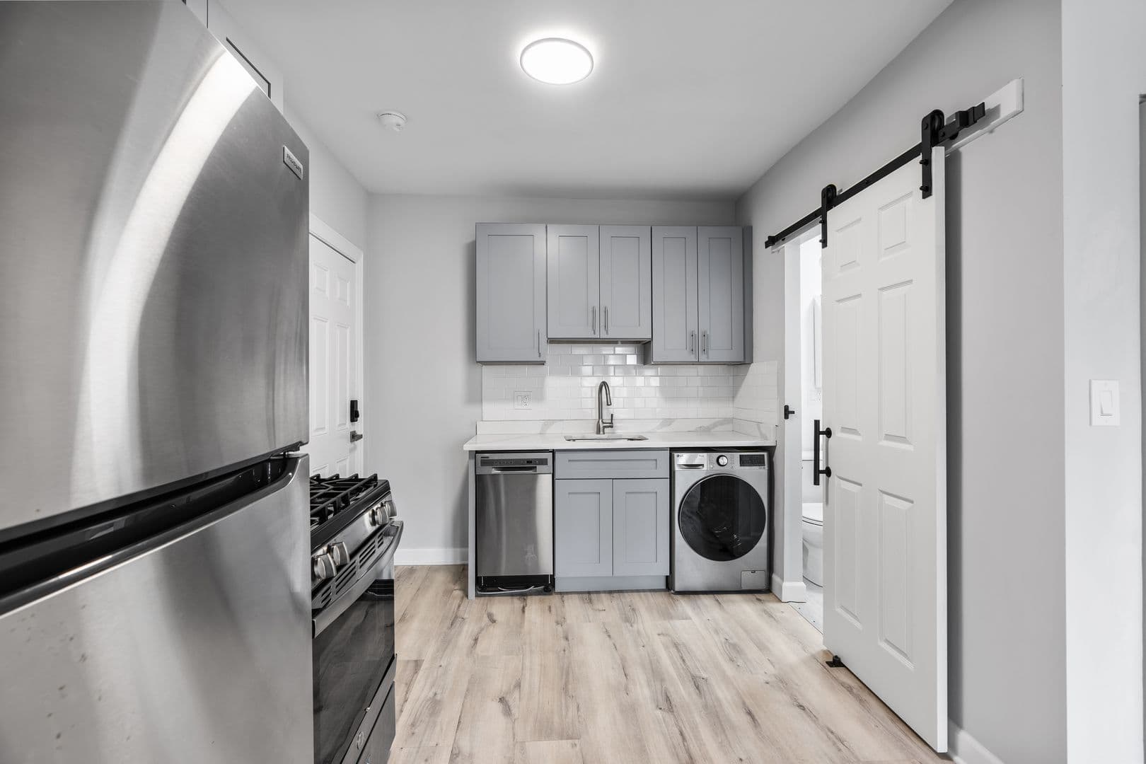 Chicago Apartment: 5710 N Winthrop