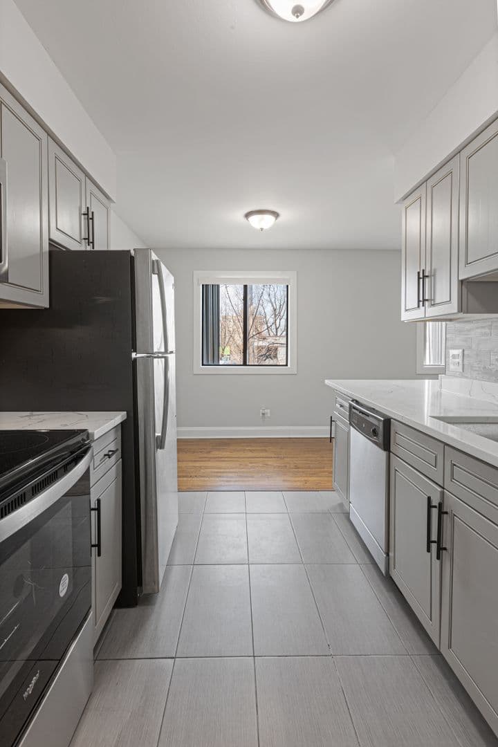 Chicago Apartment: 7545 N Winchester Avenue