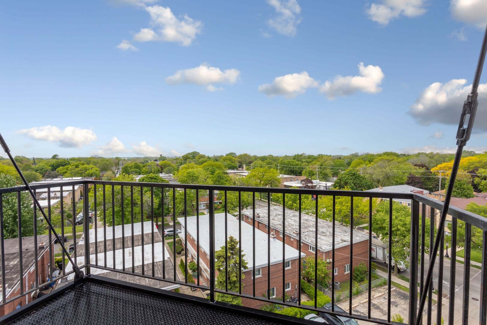 Chicago Apartment: 2451 W Howard Street