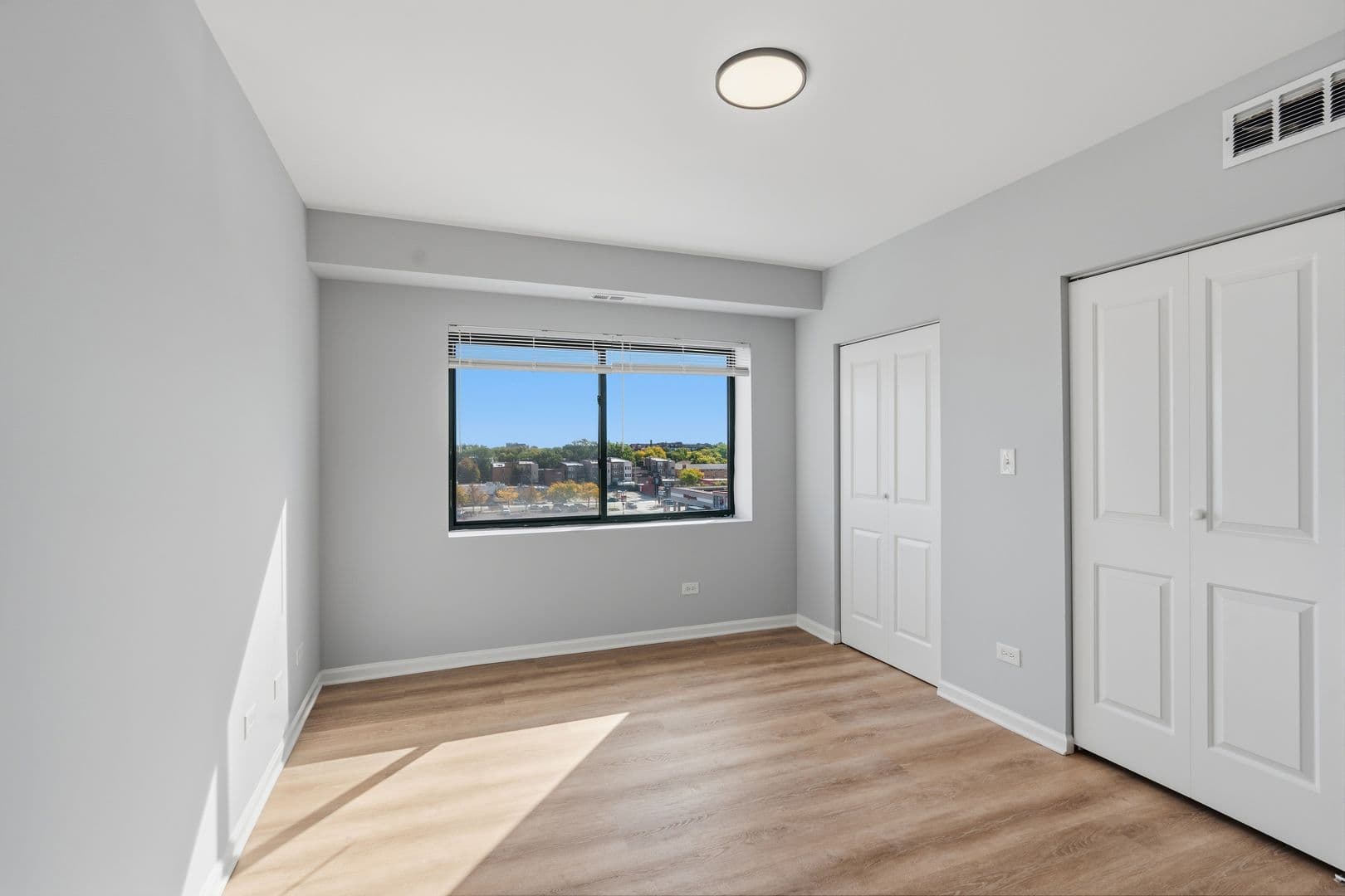 Chicago Apartment: 2451 W Howard Street