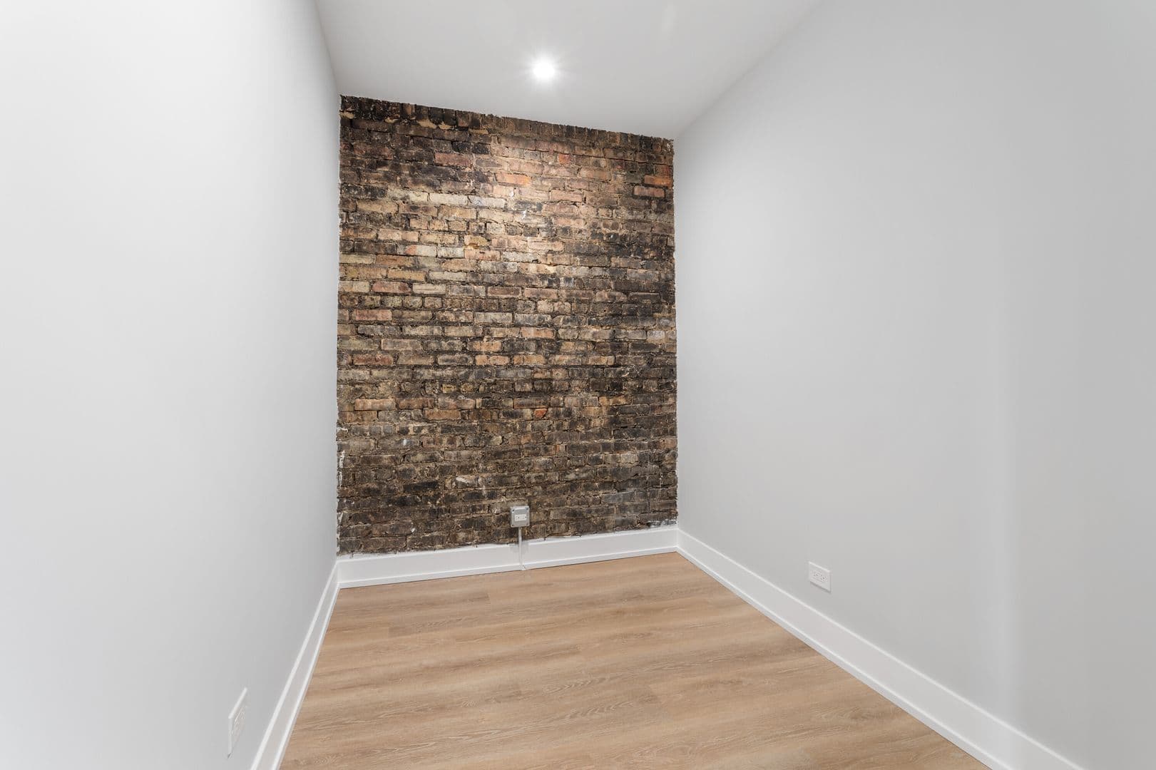 Chicago Apartment: 1548-1558.5 W Juneway