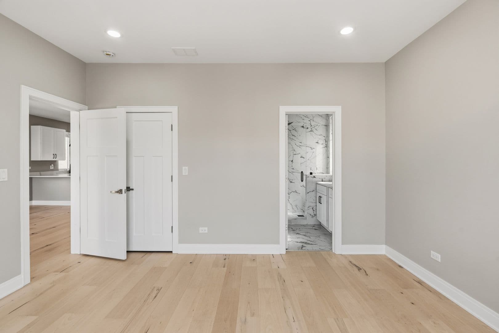 Chicago Apartment: 7428 N. Rogers Ave.