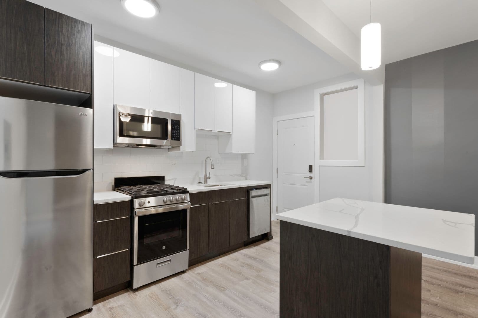 Chicago Apartment: 1649-1655 W. Jonquil