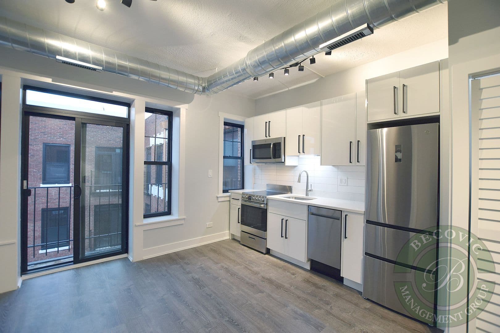 Chicago Apartment: 7645 N Sheridan Rd