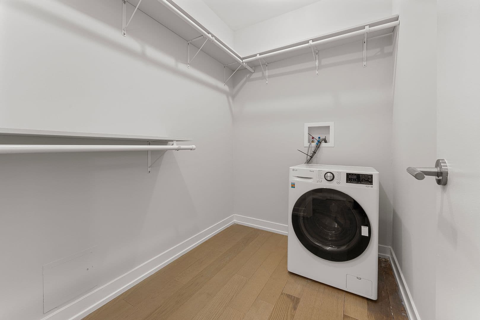 Chicago Apartment: 6019 N Winthrop Avenue